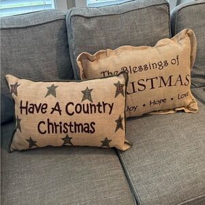 Set of 2 burlap Country Christmas covers with pillows never used!!